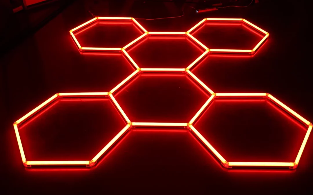 Rubans LED hexagonaux, garage Trélazé